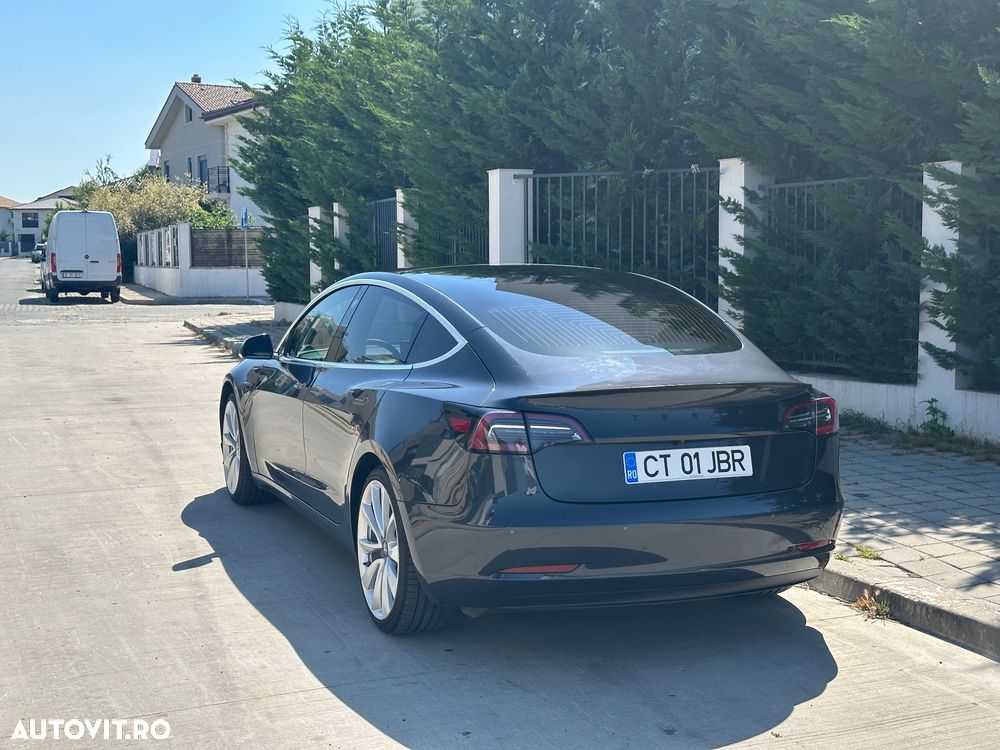 Tesla Model 3 - 5