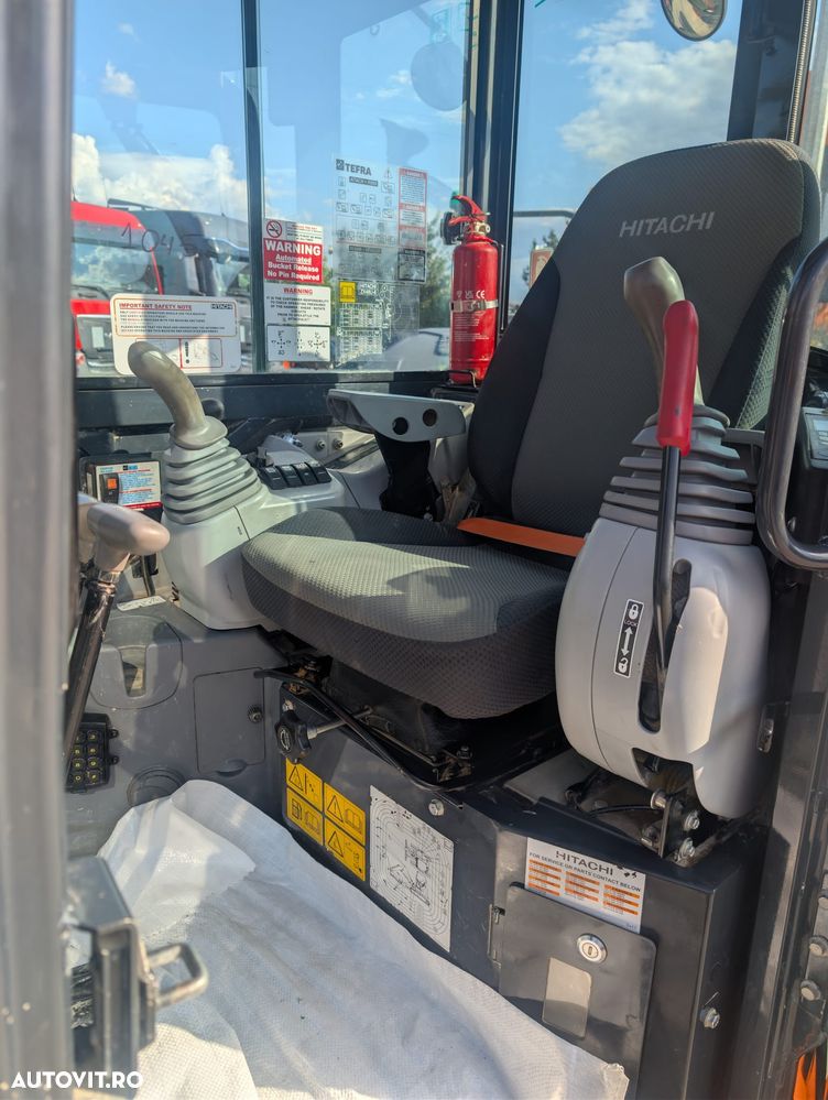 Hitachi ZX48U-6, 2023, 2.662h, CUPLA RAPIDA HIDR+3 CUPE NOI, Lama nivelare, Masa operationala 5t, latime 2m, ad sapare 4m, ridica 2,6t, Aer cond, Antifurt, senile 80% ok, posibil leasing 4 ani, PROMOTIE 39.500 EUR+Tva - 27