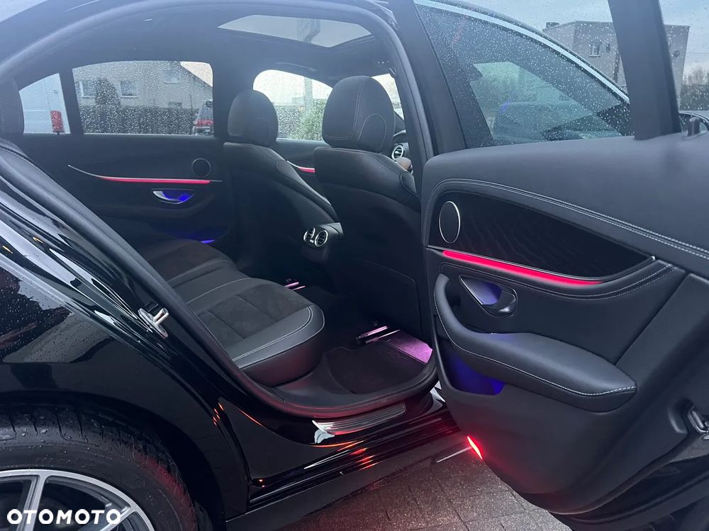 Mercedes-Benz Klasa E 200 4-Matic 9G-TRONIC - 33