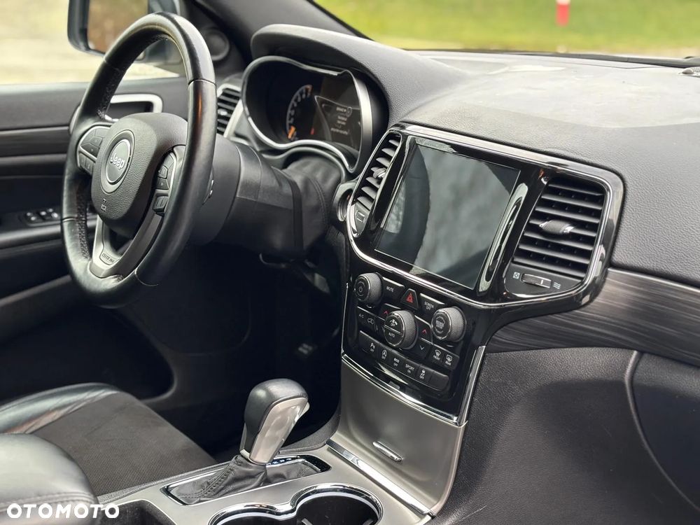 Jeep Grand Cherokee - 31