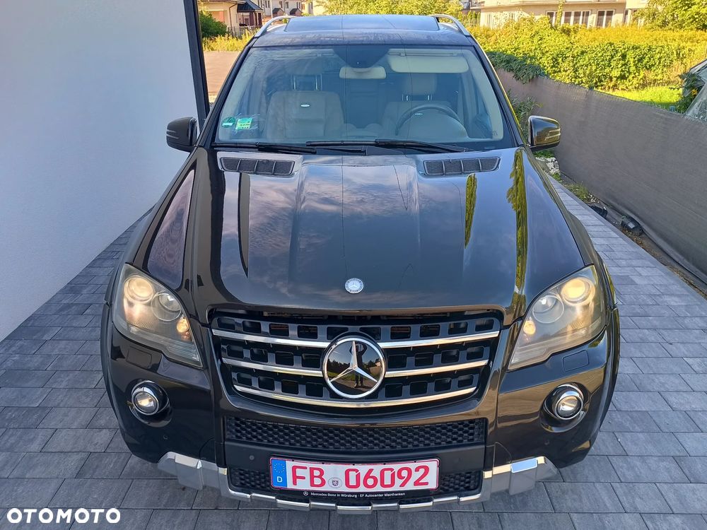 Mercedes-Benz ML 63 AMG 4Matic 7G-TRONIC 10th Anniversary - 3