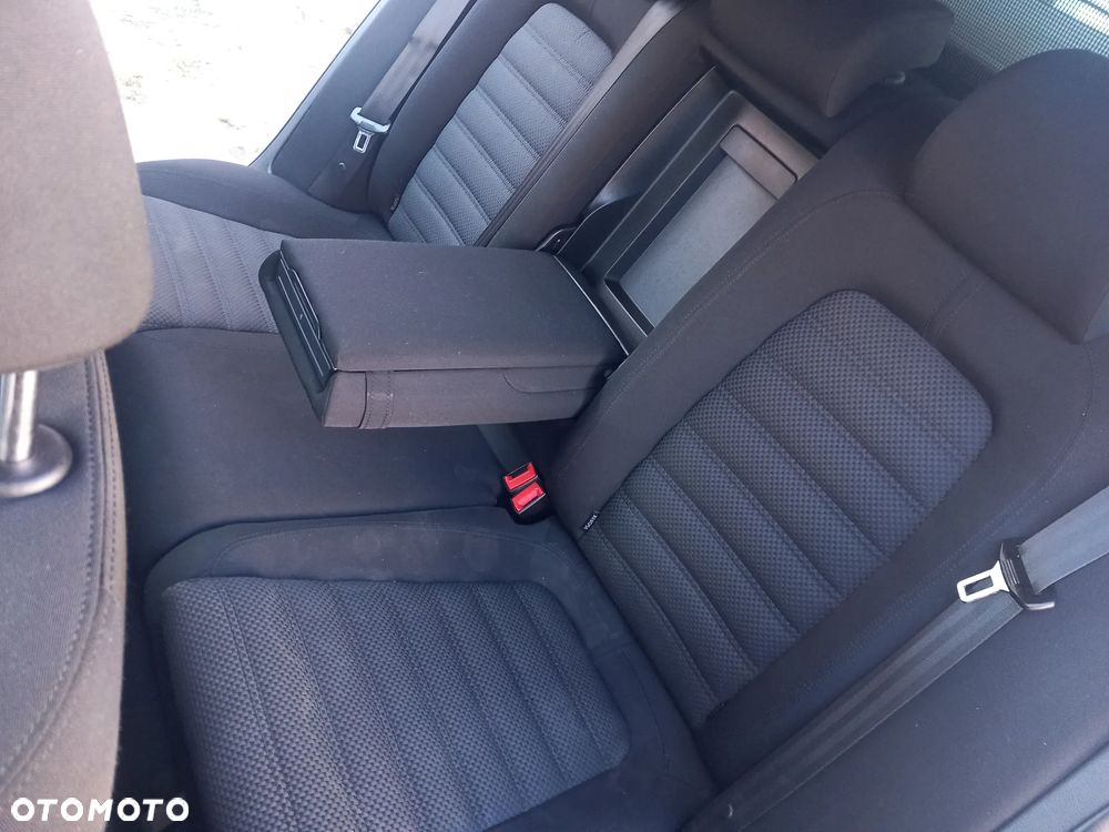 Volkswagen Passat 2.0 TDI BlueMotion Technology Comfortline - 23