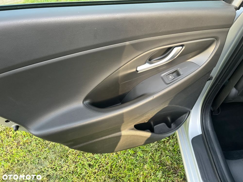 Hyundai i30 1.6 D Premiere Luxury DCT - 17