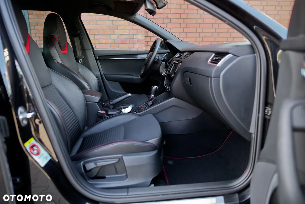 Skoda Octavia 2.0 TDI DSG RS - 22