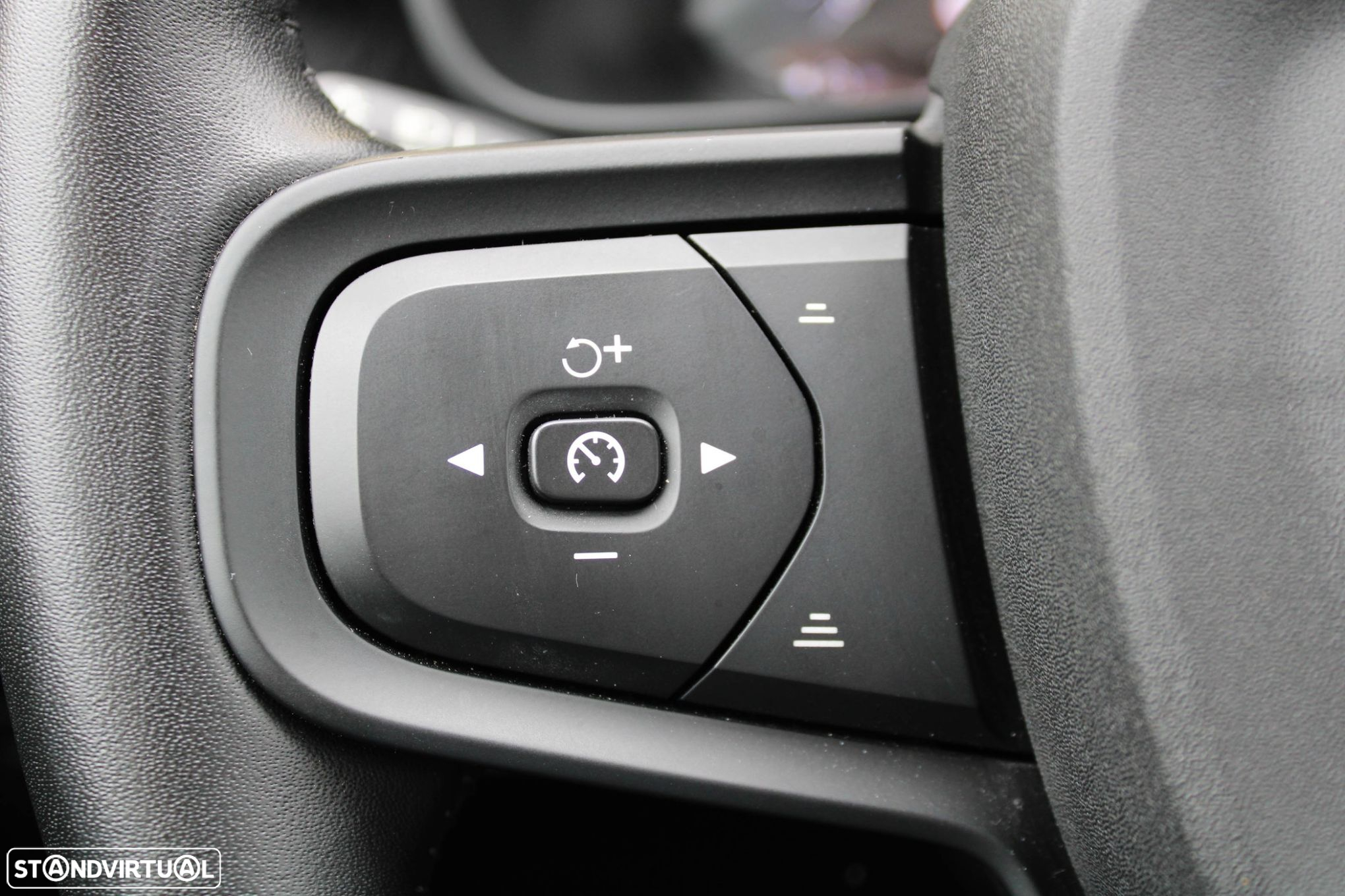 Volvo XC 40 2.0 D3 Momentum Core - 34