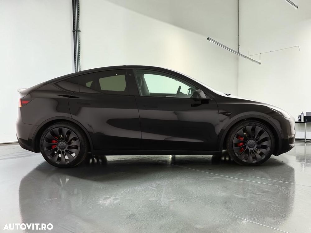 Tesla Model Y Performance Dual Motor AWD - 13