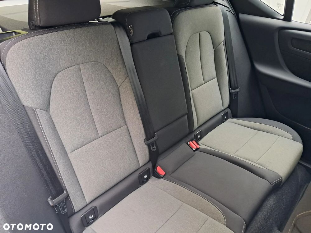 Volvo XC 40 B3 Plus Dark - 17