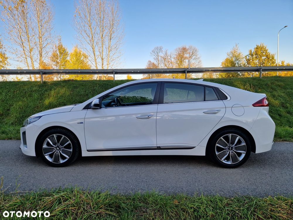 Hyundai IONIQ - 3