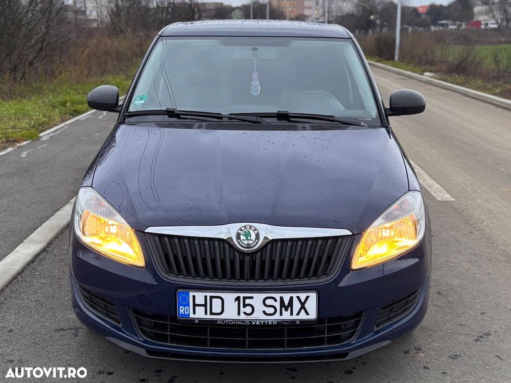 Skoda Fabia 2010 photo 2