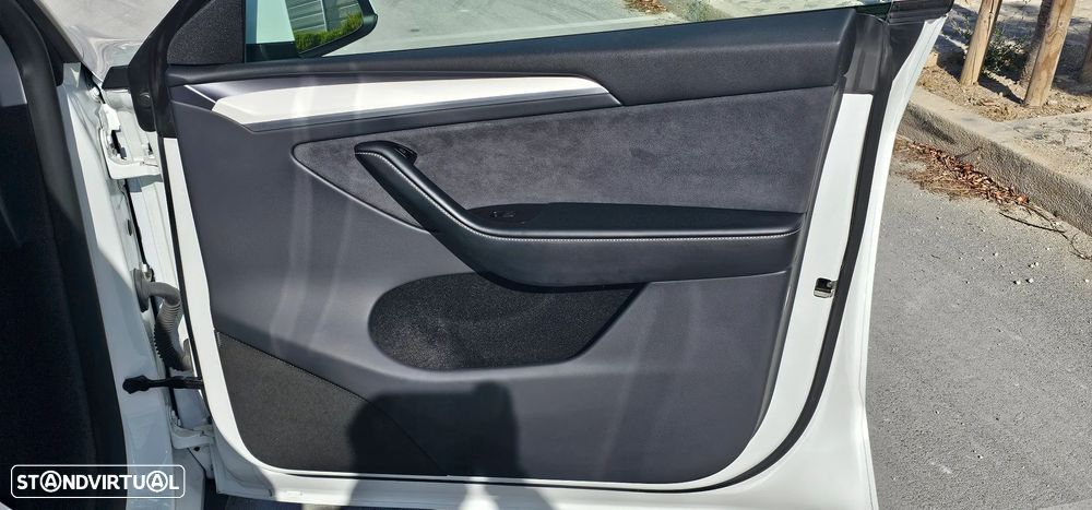 Tesla Model Y Long Range Tração Integral - 14