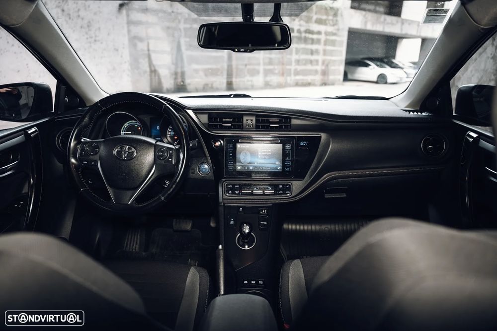 Toyota Auris 1.8 HSD Sport+Navi - 32