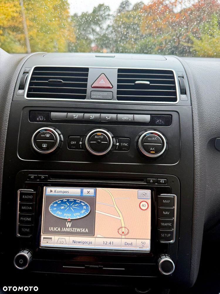 Volkswagen Touran - 10