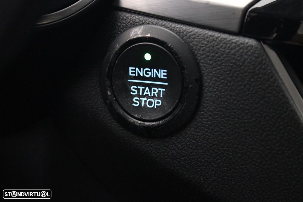 Ford Kuga 2.5 PHEV Titanium — fotografia 13