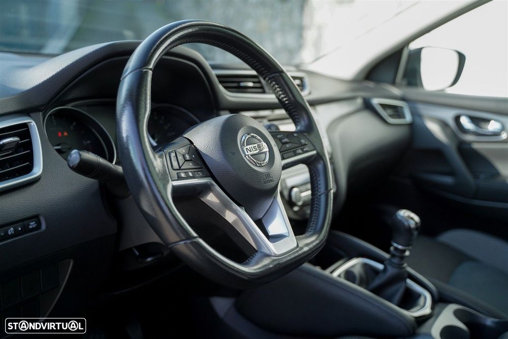 Nissan Qashqai 1.5 dCi N-Connecta 18 - 29
