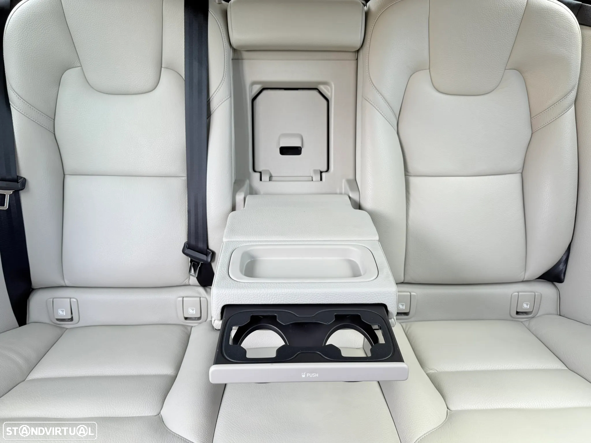 Volvo XC 60 2.0 D4 Momentum Plus - 44