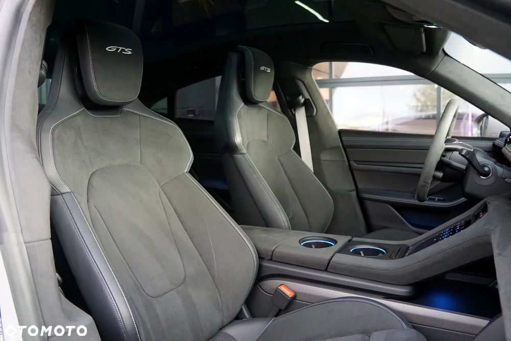 Porsche Taycan GTS - 26