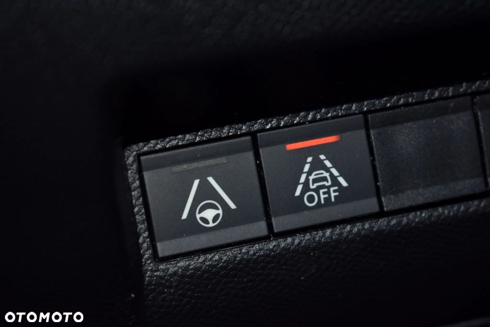Peugeot 2008 PureTech 130 EAT8 GT Pack - 25