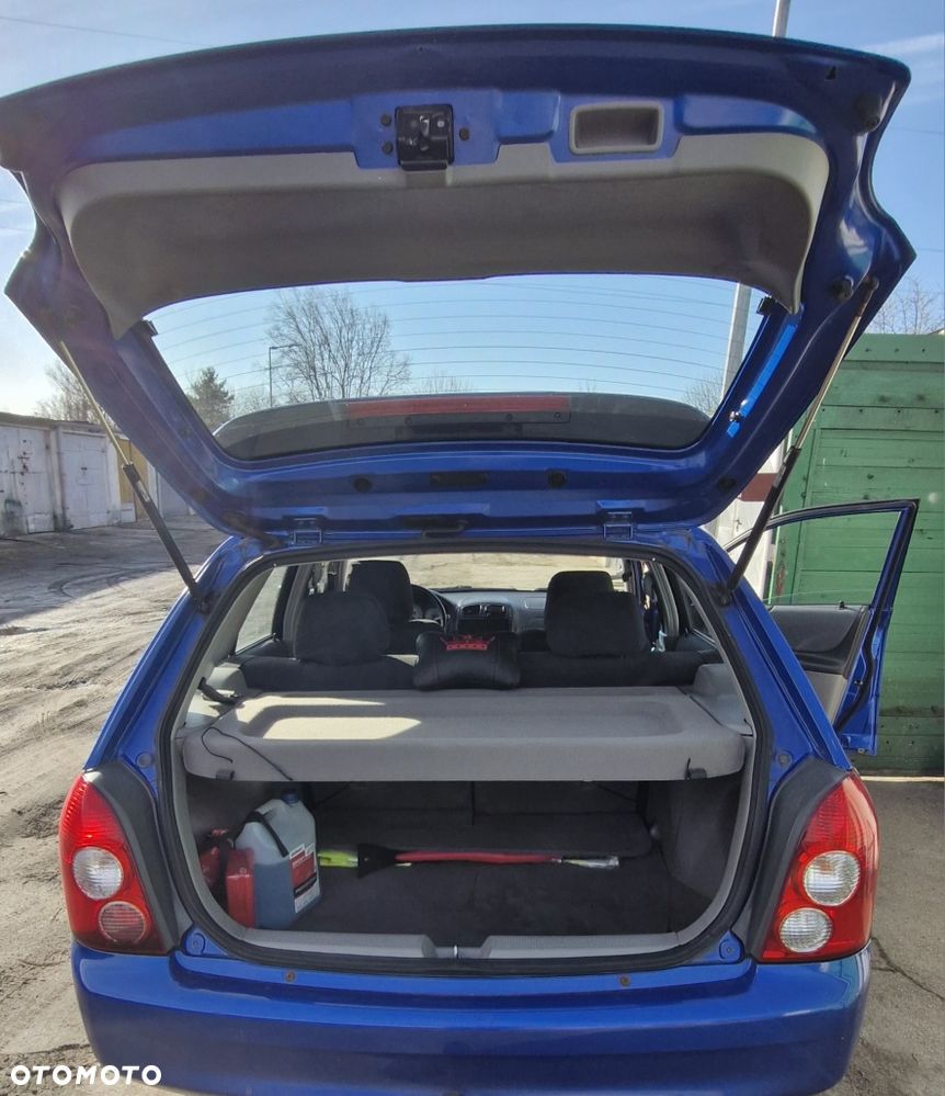 Mazda 323F - 8