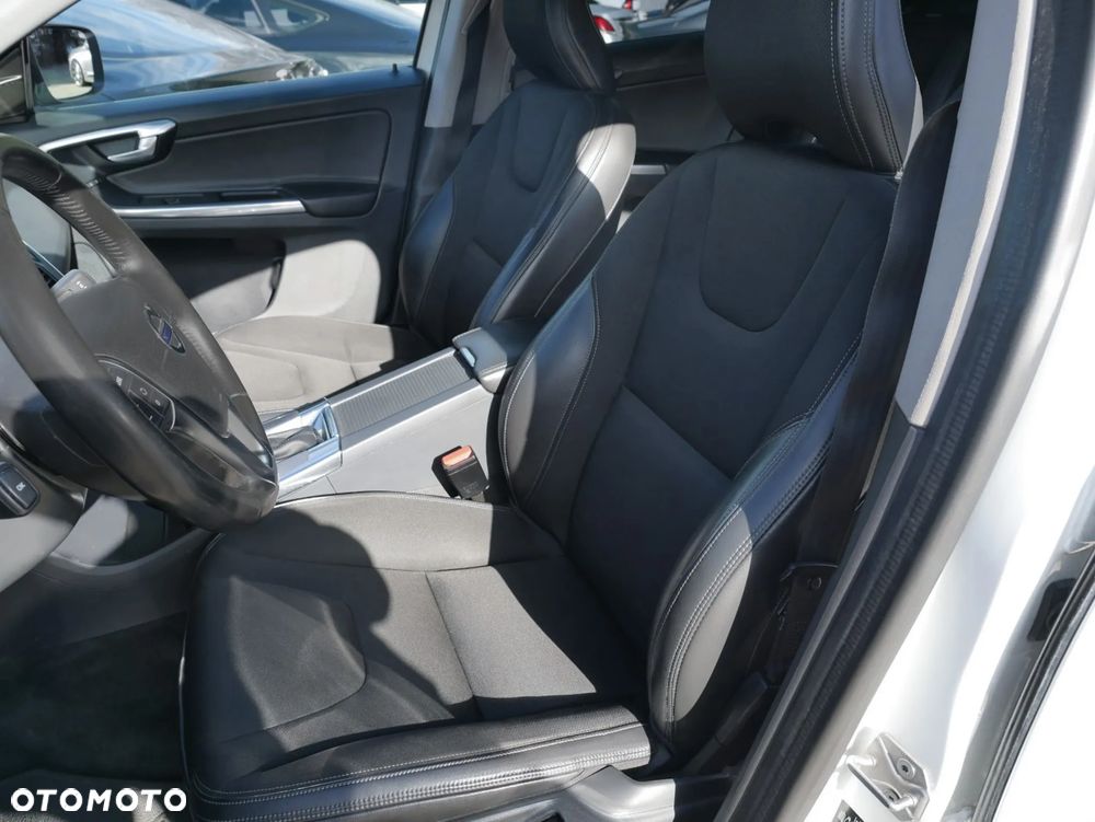 Volvo XC 60 D4 AWD Momentum - 21