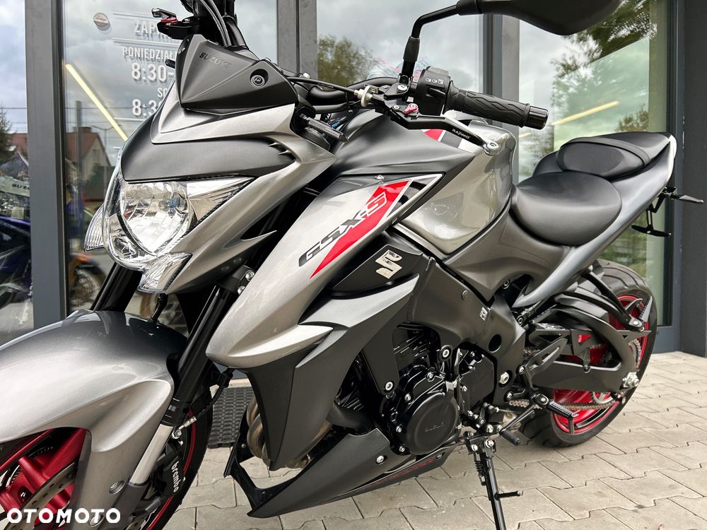 Suzuki GSX 1000 - 26