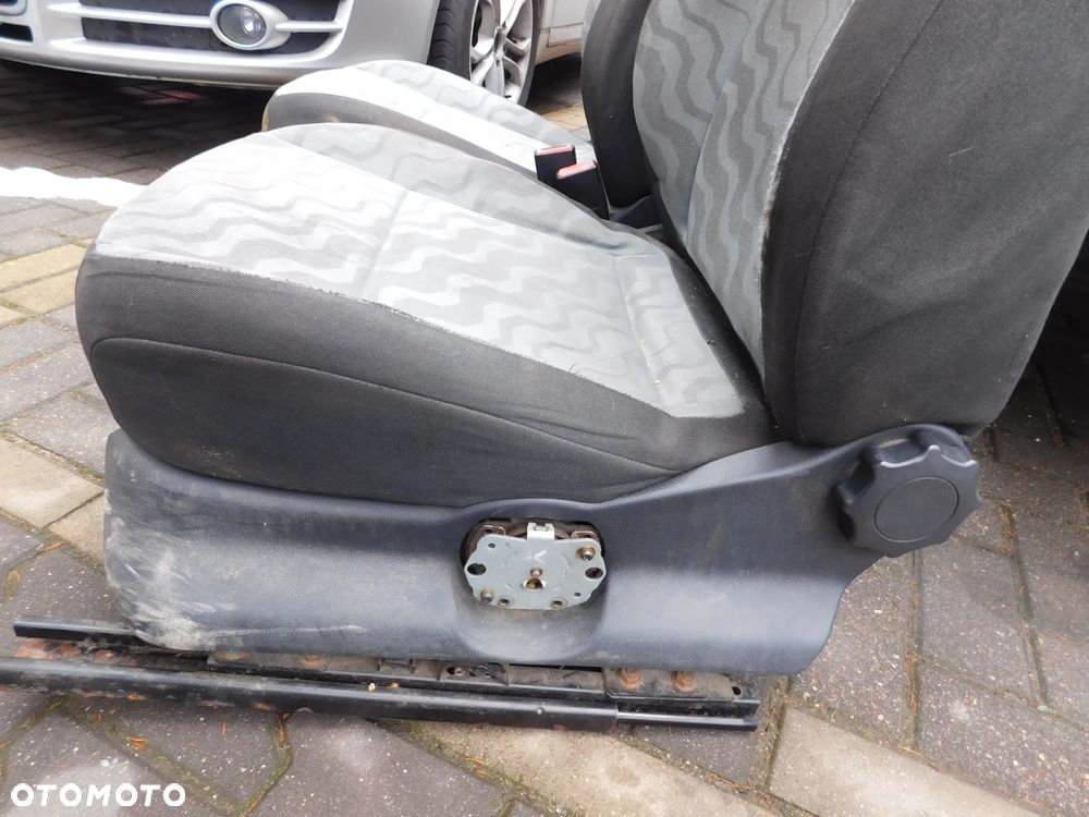 fotele przód kierowcy pasażera SKODA FABIA II ROOMSTER PRAKTIK - 6