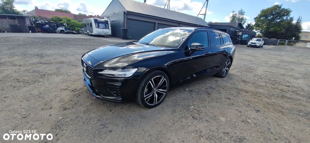 Volvo V60 T8 AWD Plug-In Hybrid R-Design - 1