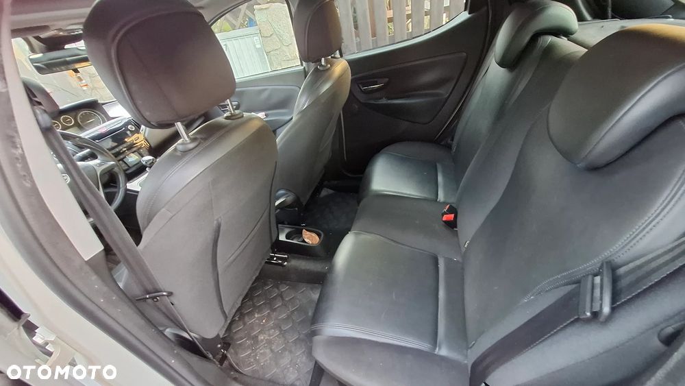 Lancia Ypsilon 0.9 Platinum S&S - 17