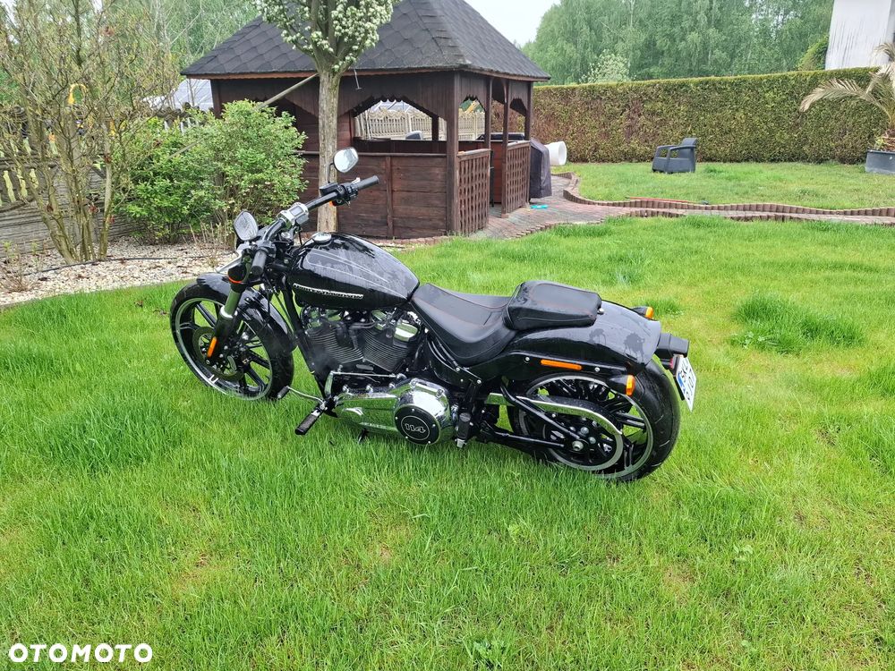 Harley-Davidson Softail Breakout - 6