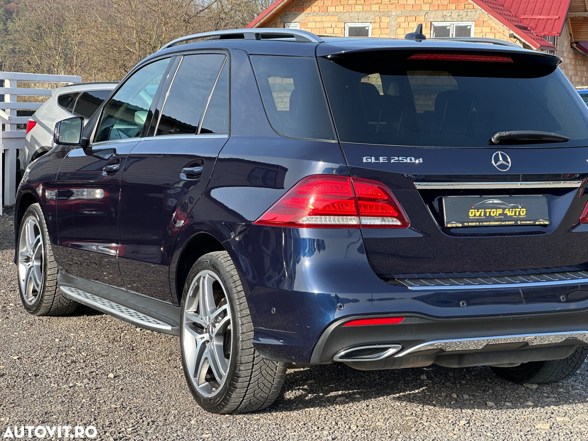 Mercedes-Benz GLE 250 d 4Matic 9G-TRONIC AMG Line - 25