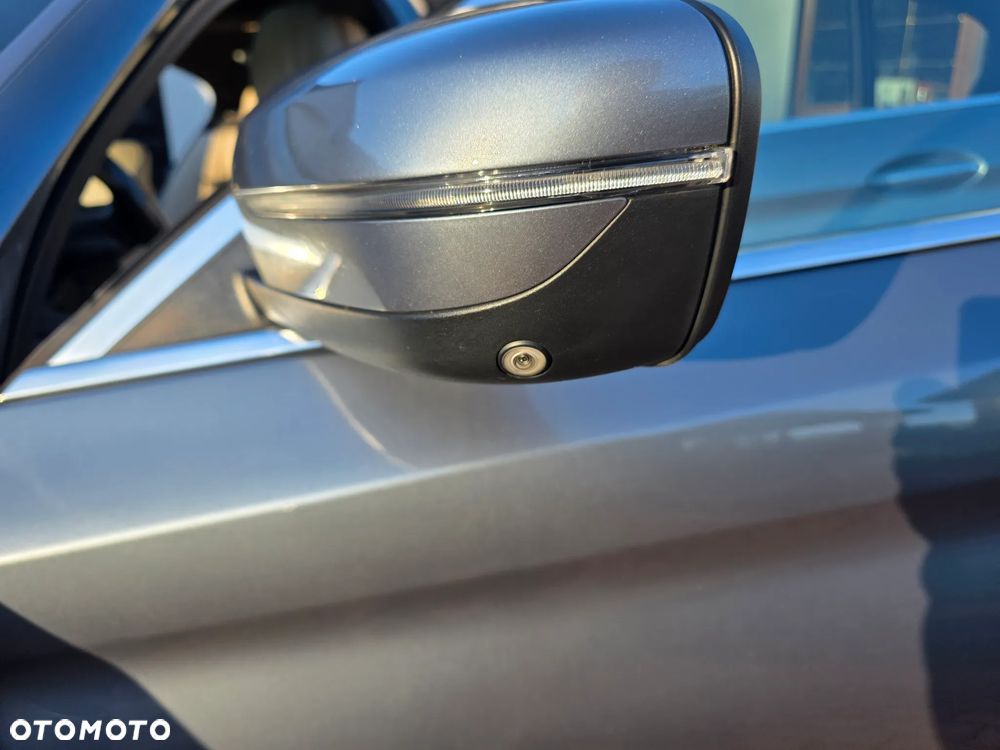 BMW Seria 5 520d xDrive - 13