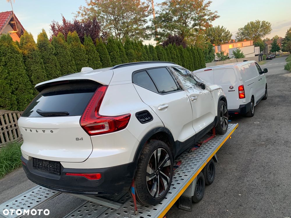 Volvo XC 40 B4 B DKG Ultimate Dark - 3