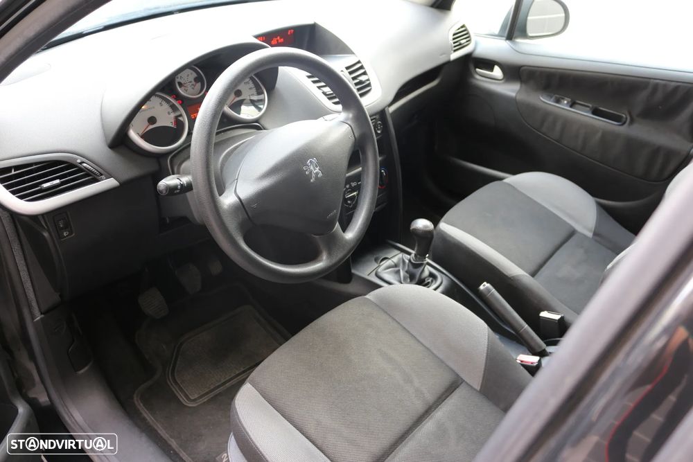Peugeot 207 1.4 16V Trendy - 10