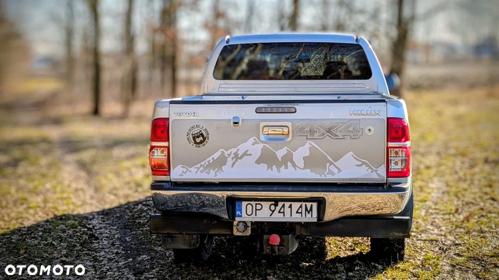 Toyota Hilux 2.5 D-4D SR - 9