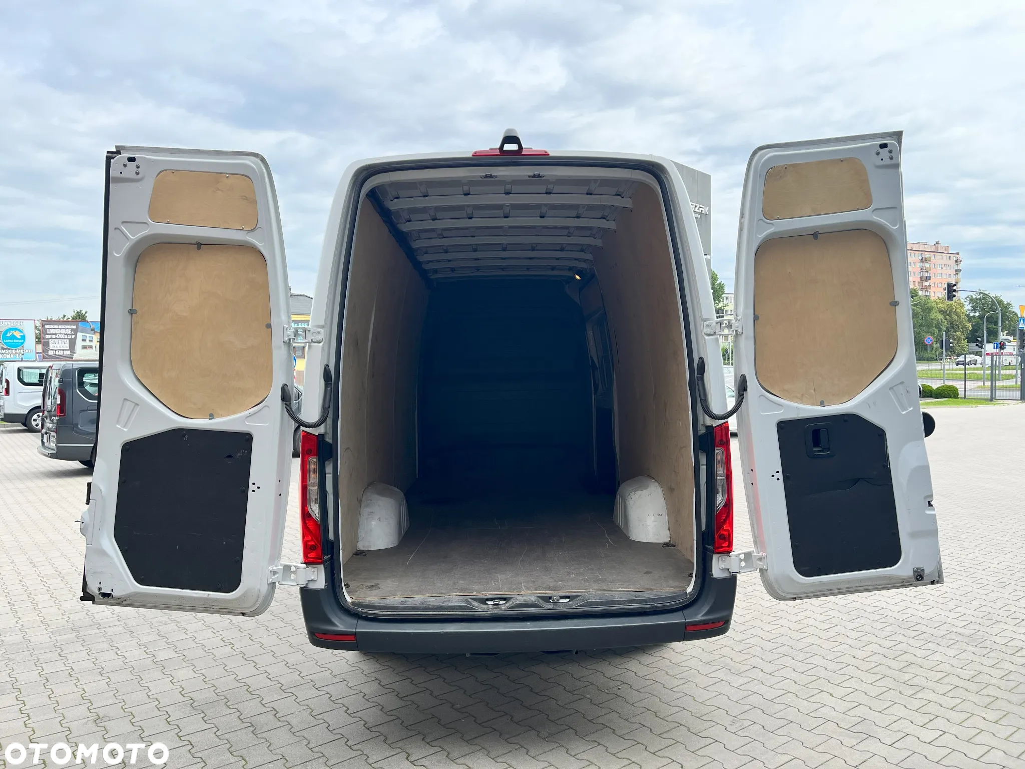 Mercedes-Benz Sprinter - 5