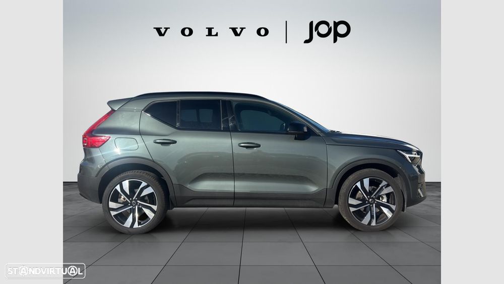 Volvo XC 40 2.0 B3 Plus Dark - 2