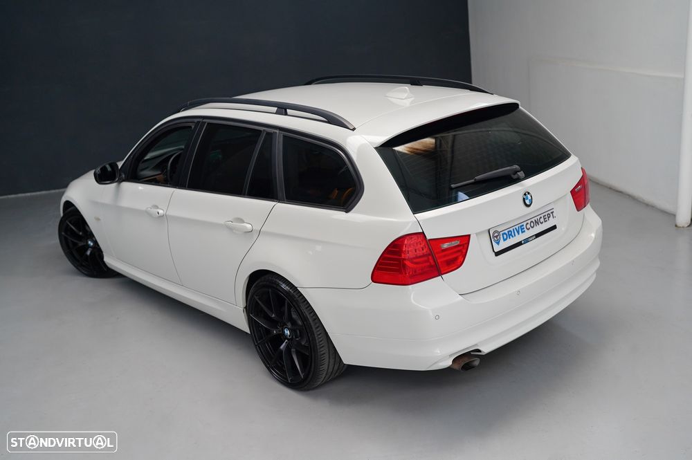 BMW 318 d Navigation Sport - 23