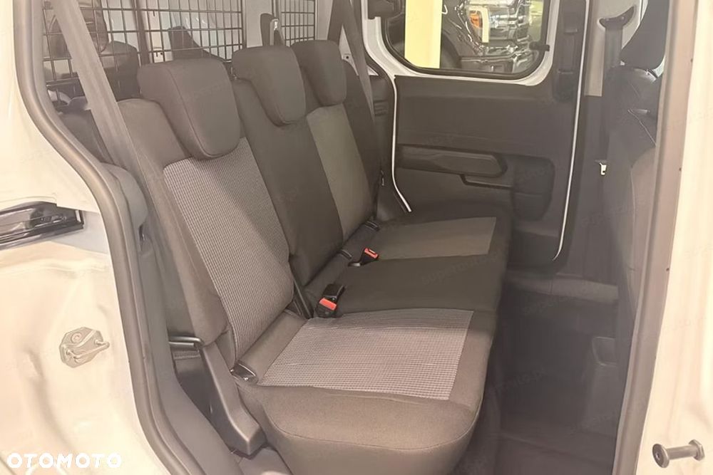 Ford Transit Courier - 12
