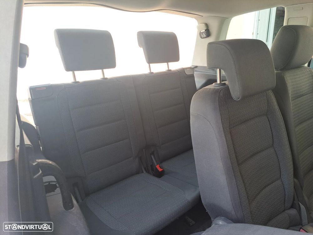 VW Touran 1.9 TDi Highline 7L - 6