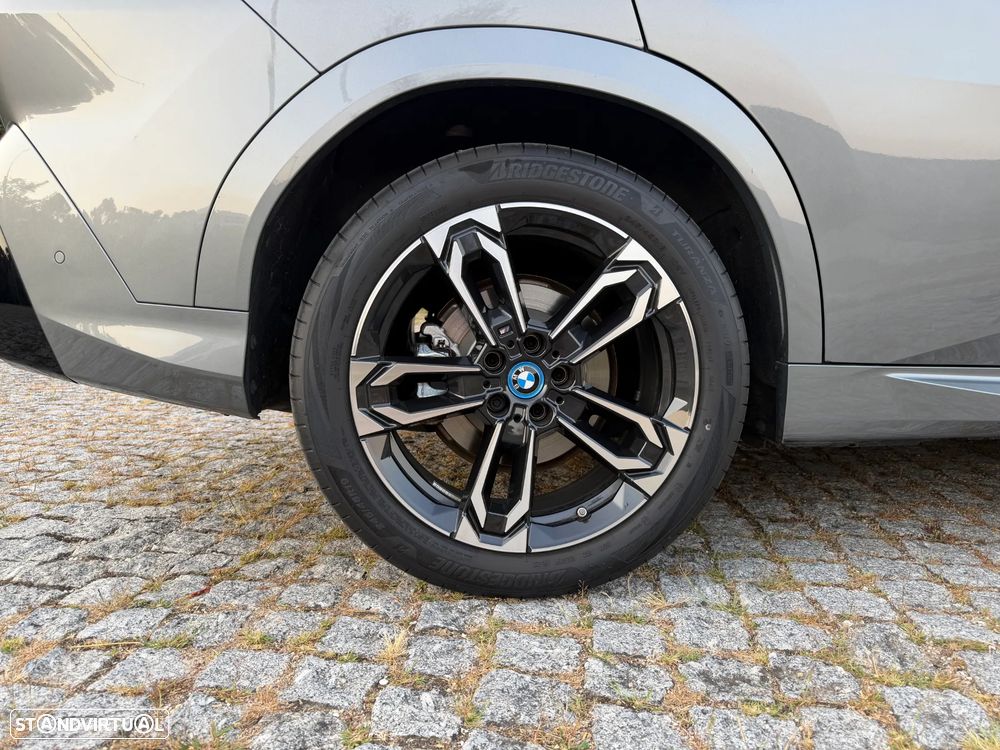 BMW iX2 eDrive20 Pack Desportivo M - 27