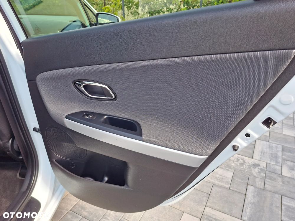 Kia Ceed 1.4 CVVT ISG Dream Team Edition - 32