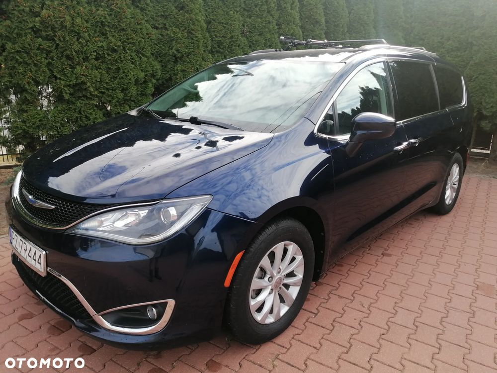 Chrysler Pacifica - 1