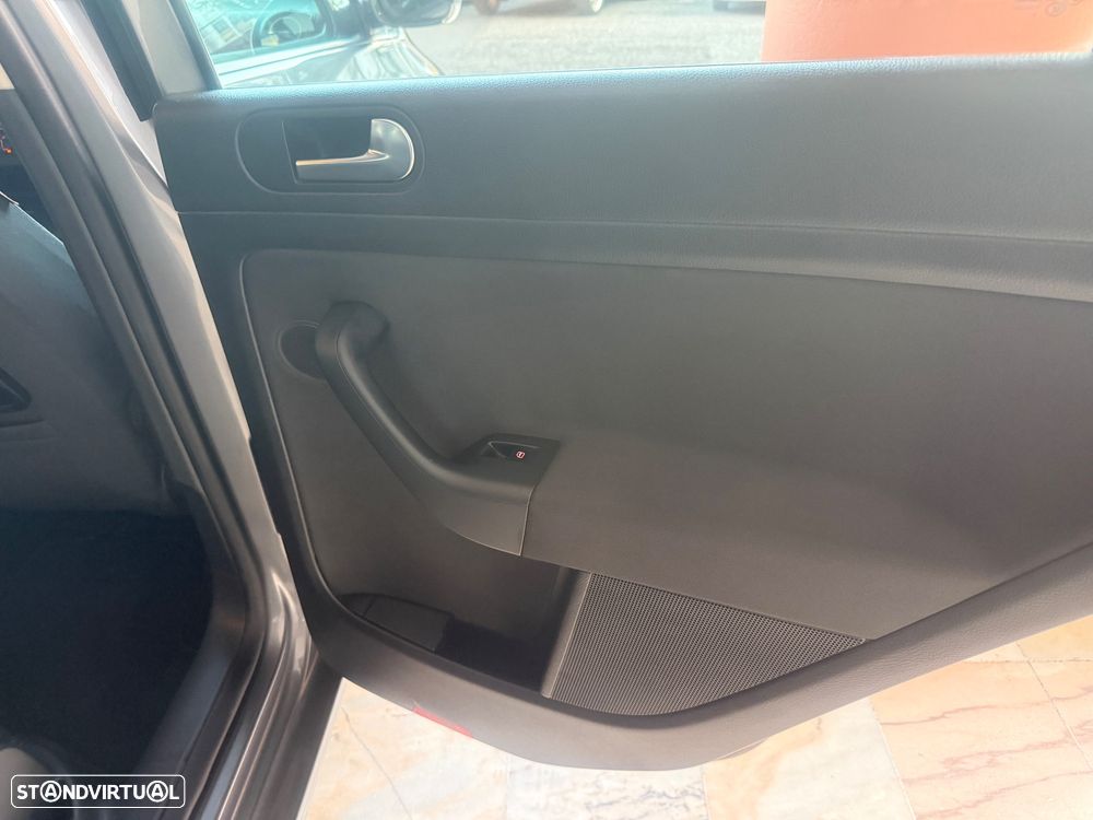 VW Golf Plus 1.6 TDi Highline - 49
