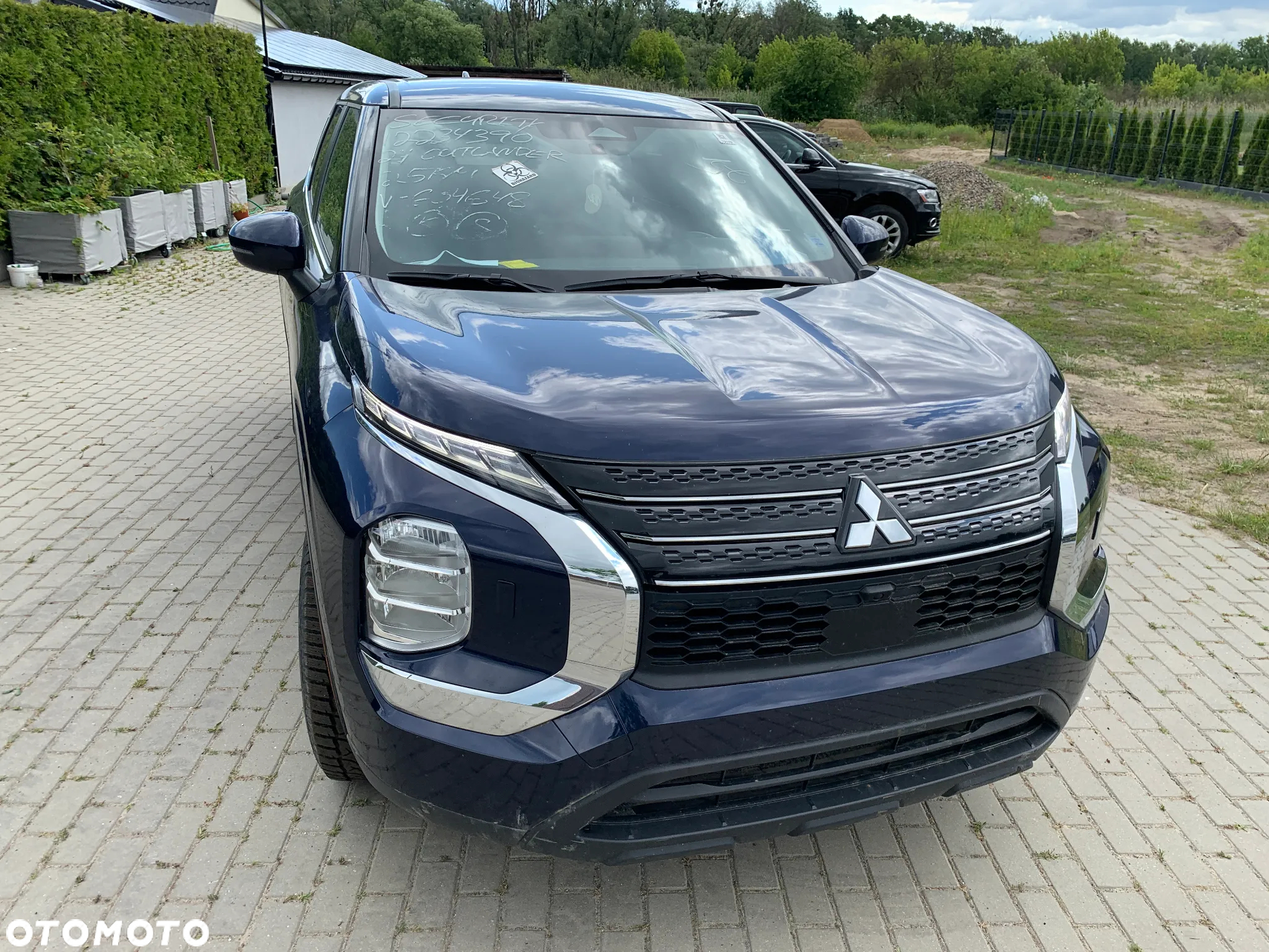 Mitsubishi Outlander - 3