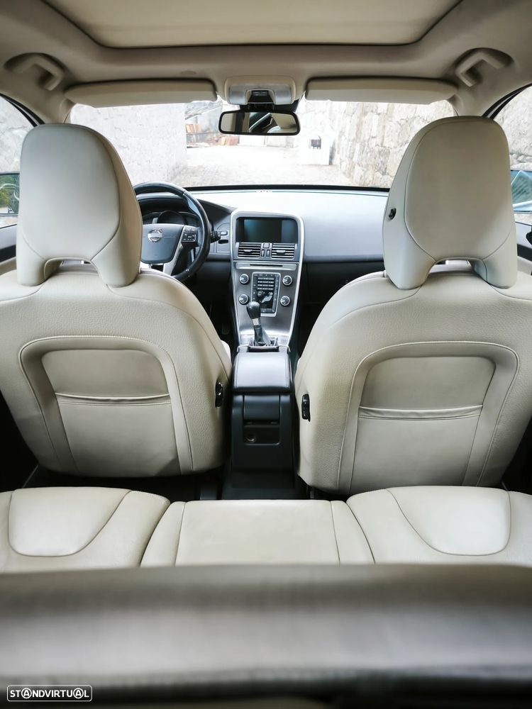 Volvo XC 60 2.0 D4 Momentum - 21