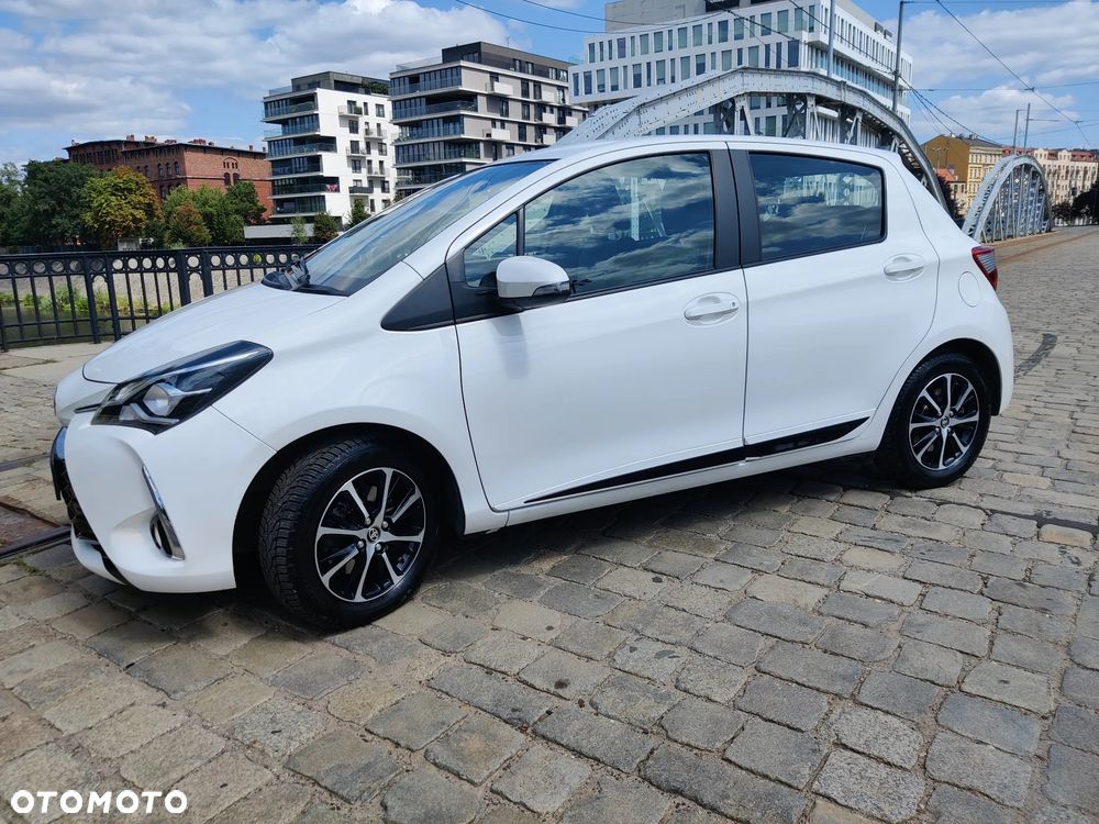 Toyota Yaris Hybrid 100 Premium EU6 - 2