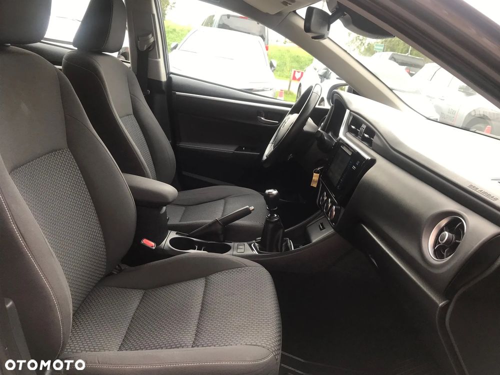 Toyota Corolla 1.6 Classic Plus - 16