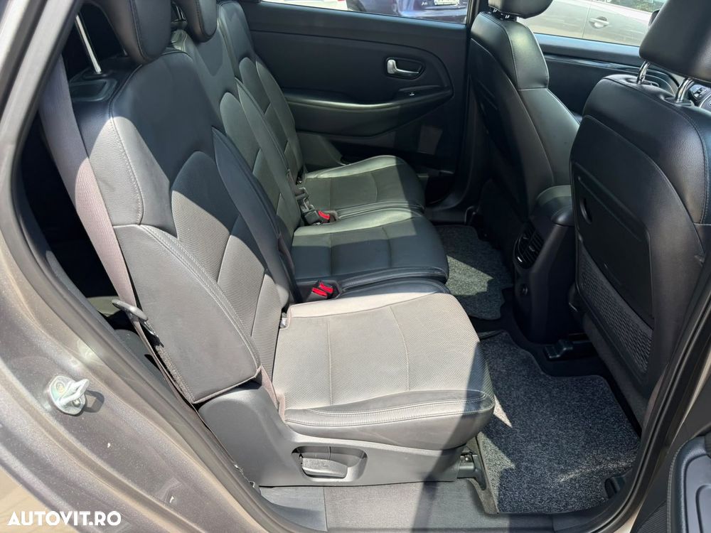 Kia Carens - 19