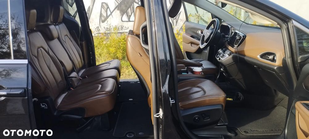 Chrysler Pacifica - 17