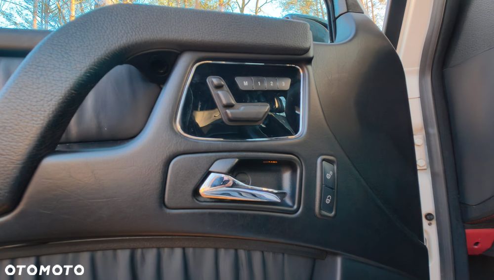 Mercedes-Benz Klasa G 350 BlueTEC 7G-TRONIC - 32