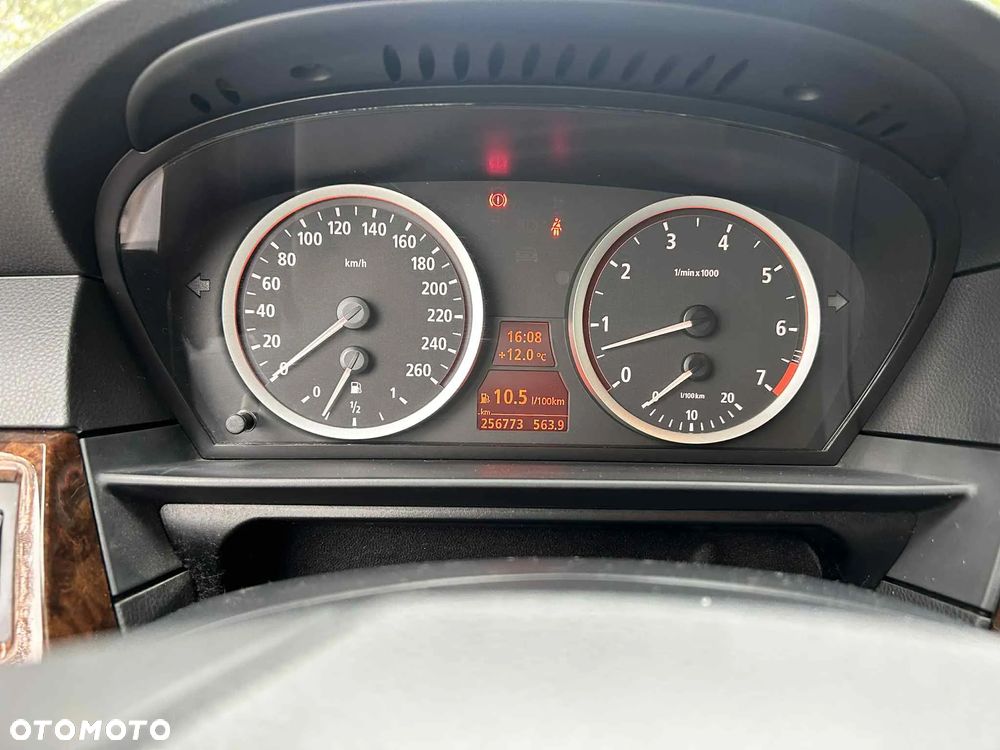 BMW Seria 5 523i - 12